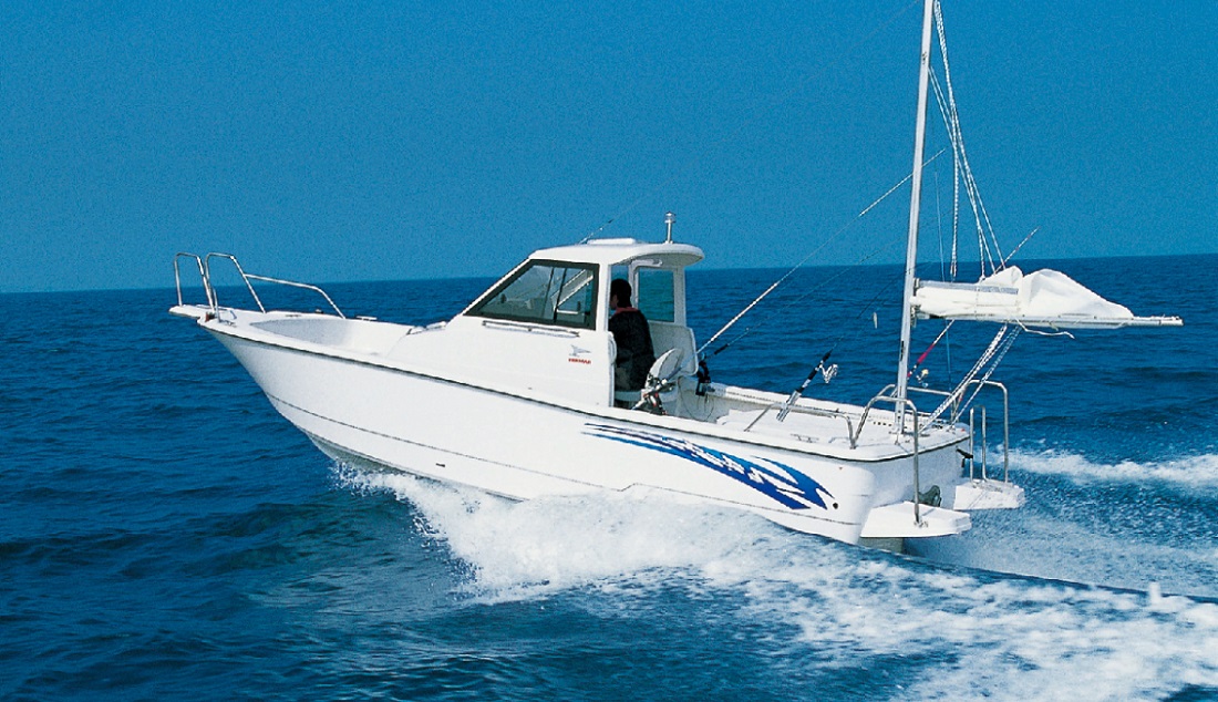 VF23AZ為YANMAR針對釣魚愛好者打造的 Fishing Cruiser,全長7.50公尺、船寬2.24公尺,核定乘員7人,在相對精巧的船體尺度中,保留完整且開放的海釣活動空間。