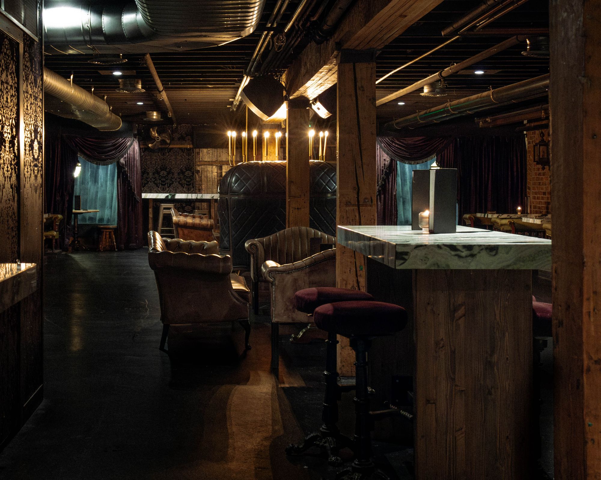 the-rabbit-hole-at-lake-effect-intimate-speakeasy-event-space-live