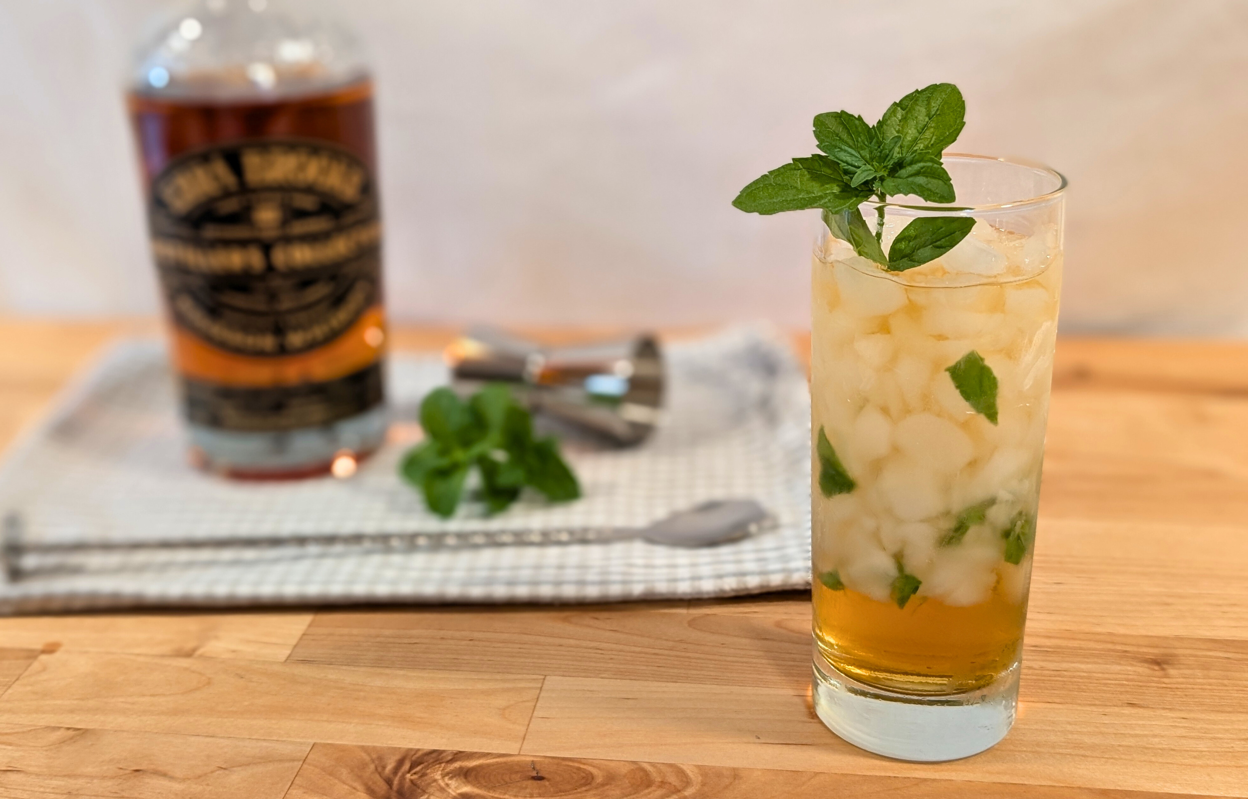 Mint Julep with 1920s decor