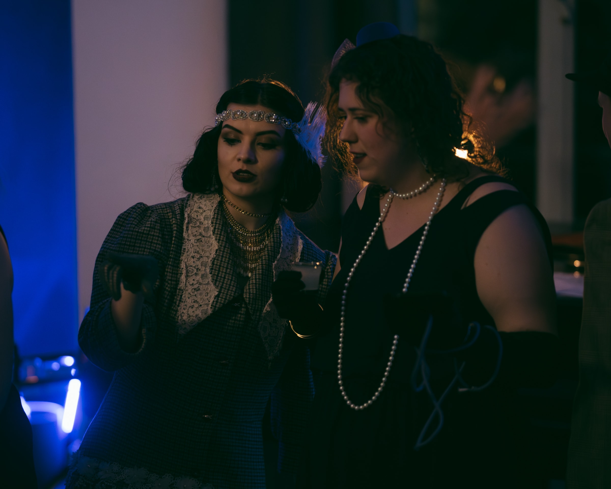 1920s murder mystery party guests role playing