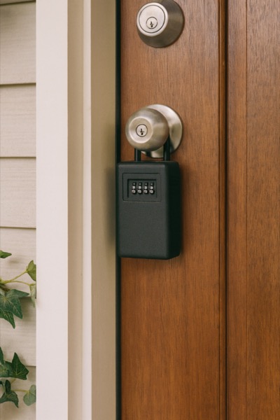 Keys and entry instructions left out for a guest