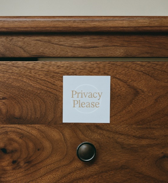 A Privacy Please card on a dresser