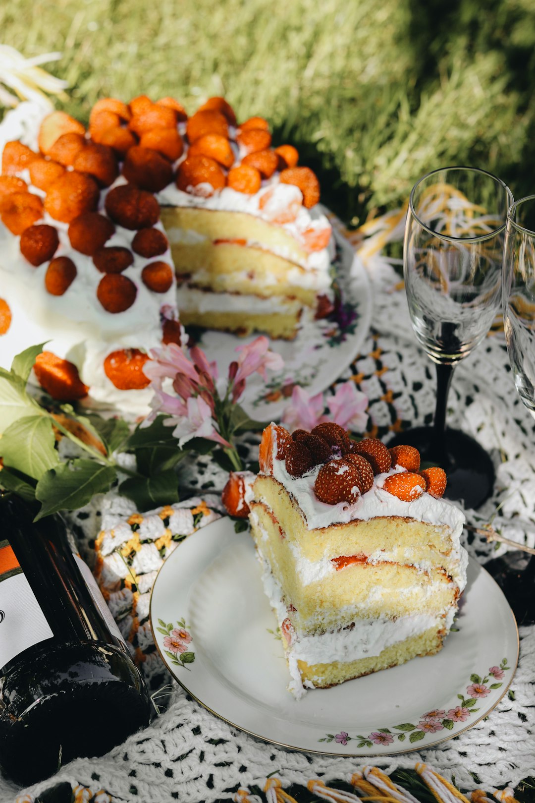 Kindred San Francisco: Cake Picnic at Marina Green for Women Travelers