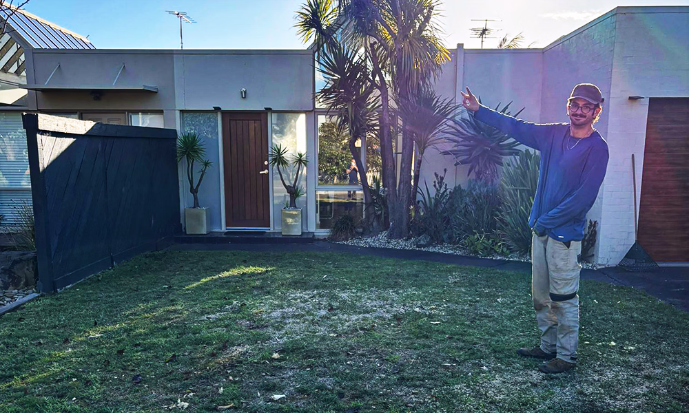 A staff of Melbourne Rubbish Removal Service just inished cleaning up a backyard
