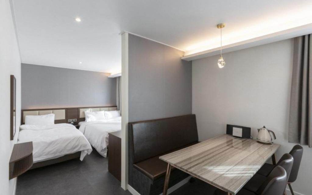Lounge 26 Hotel