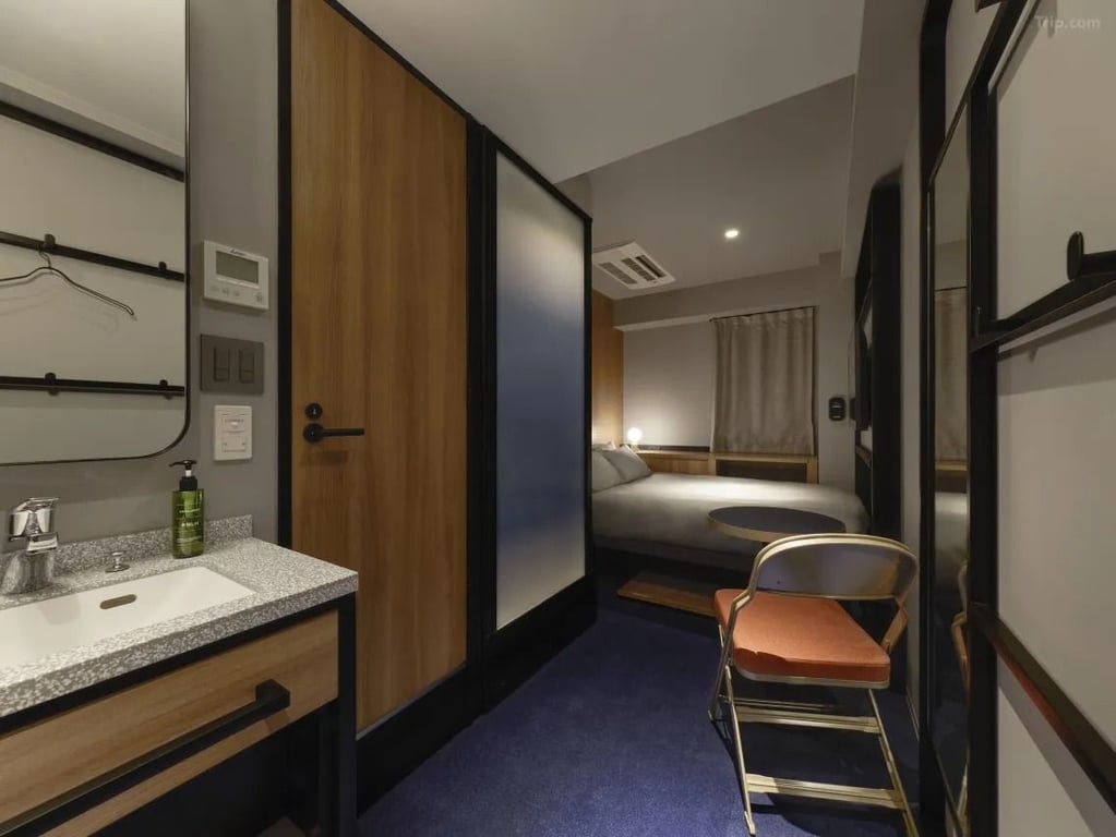 BASE LAYER HOTEL 福岡
