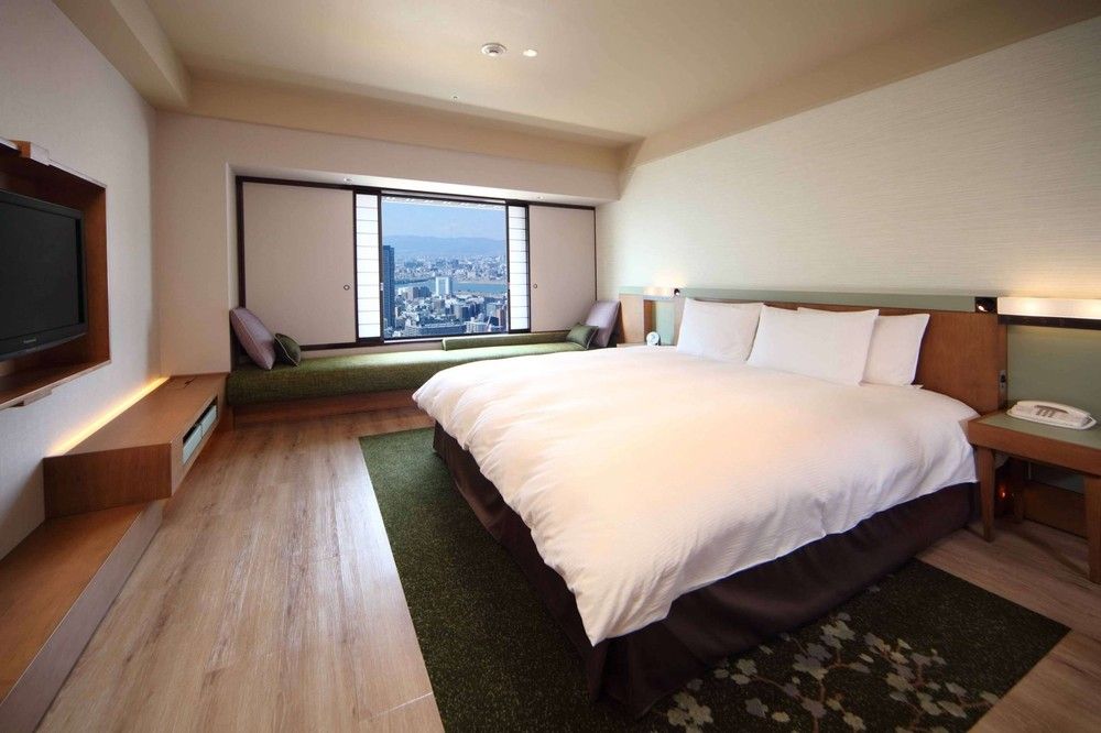 Hilton Osaka - Minibar, in-room safe, soundproofing, iron/ironing board