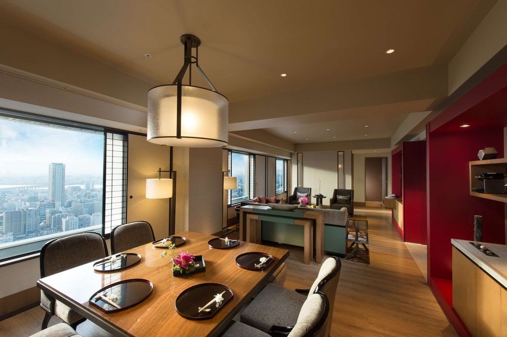 Hilton Osaka - King Presidential Suite | Living area | LCD TV