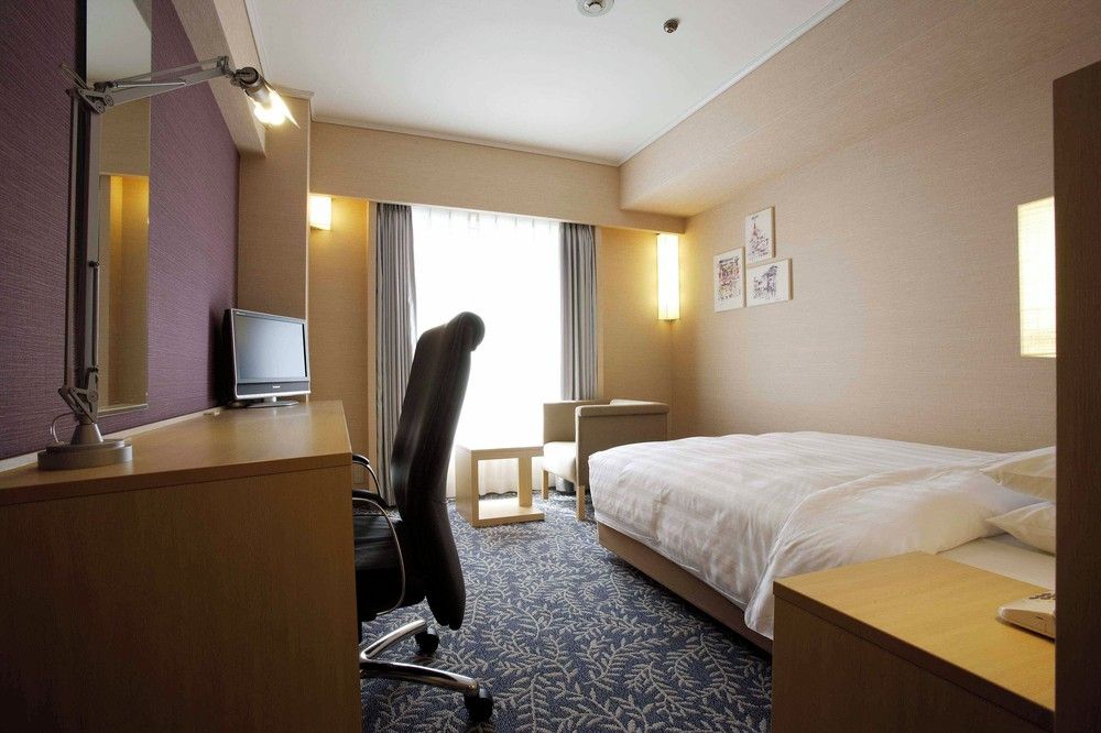 RIHGA Royal Hotel Osaka - Room, 1 Double Bed (Cosy West Wing) | Down comforters, minibar, in-room safe, blackout drapes