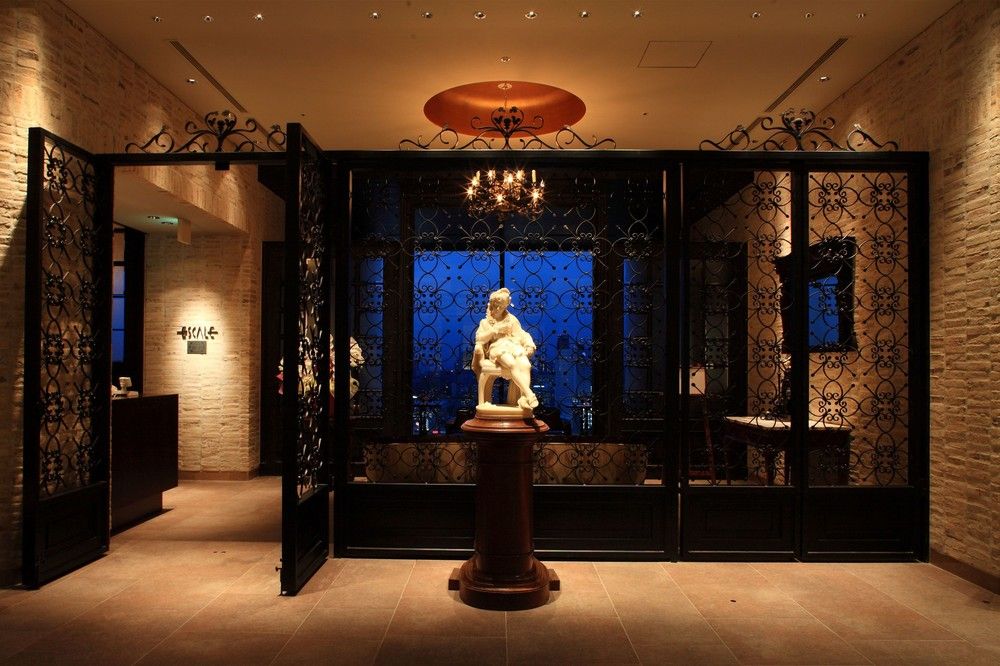Hotel Monterey Grasmere Osaka - Interior entrance