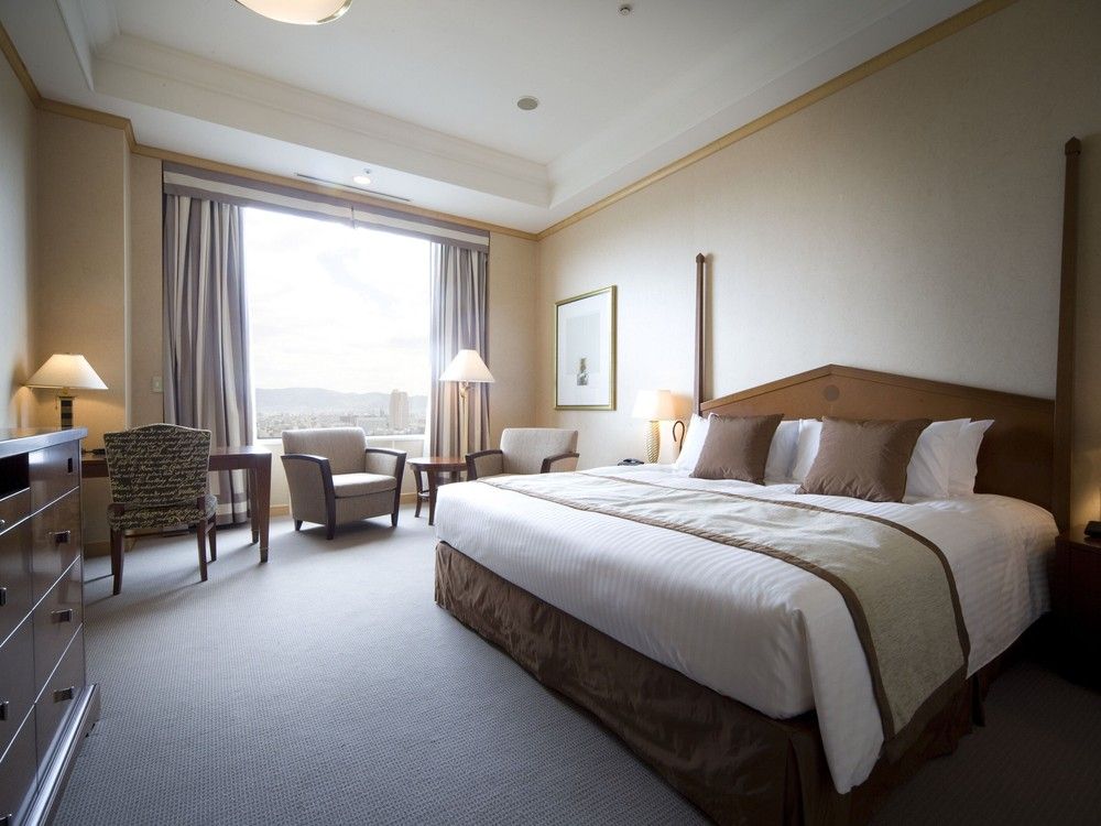 大阪帝國酒店 - Imperial Floor, Deluxe Double Room, Non Smoking , Lounge & Fitness Access | Down comforters, minibar, in-room safe, desk