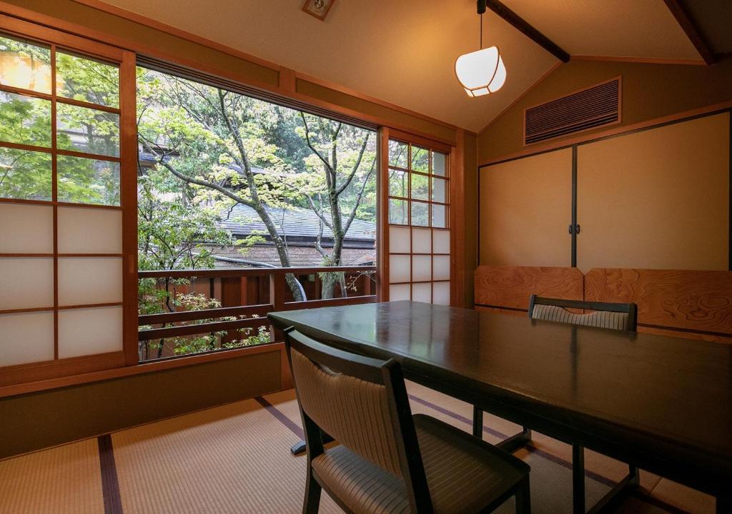 2.溫泉日之春旅館 (Hinoharu Ryokan)