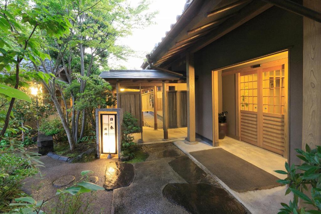 2.溫泉日之春旅館 (Hinoharu Ryokan)