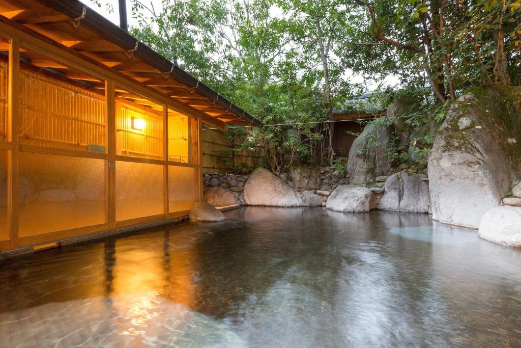 2.溫泉日之春旅館 (Hinoharu Ryokan)