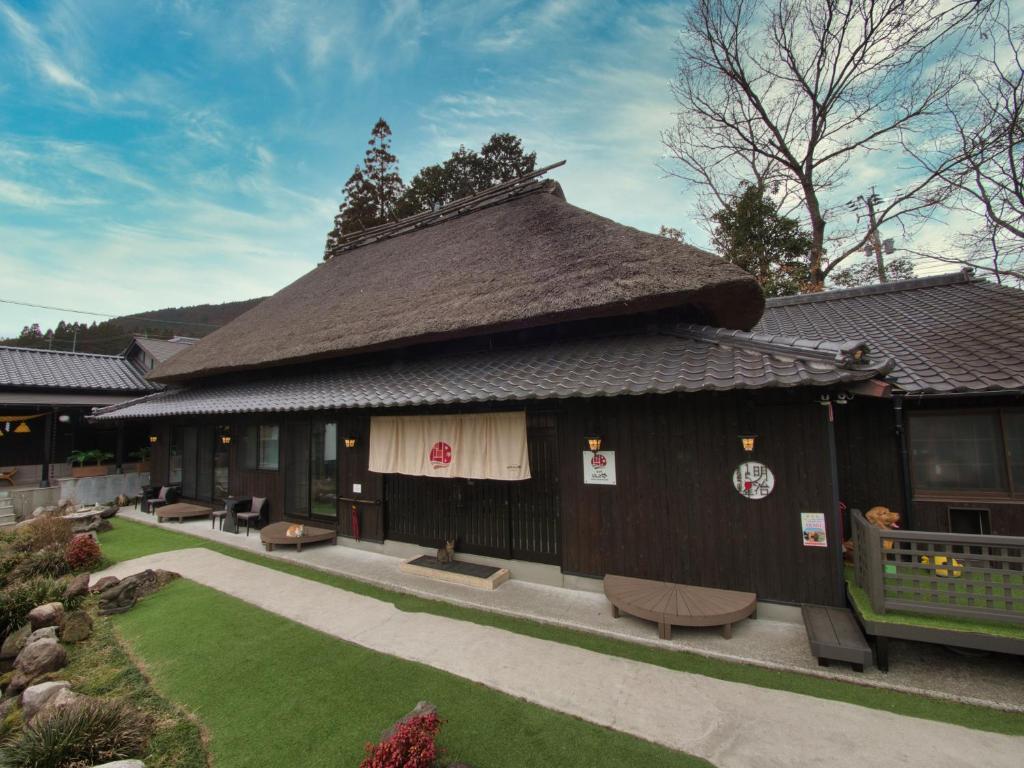 10.湯布院山燈館 (Yufuin Santoukan)