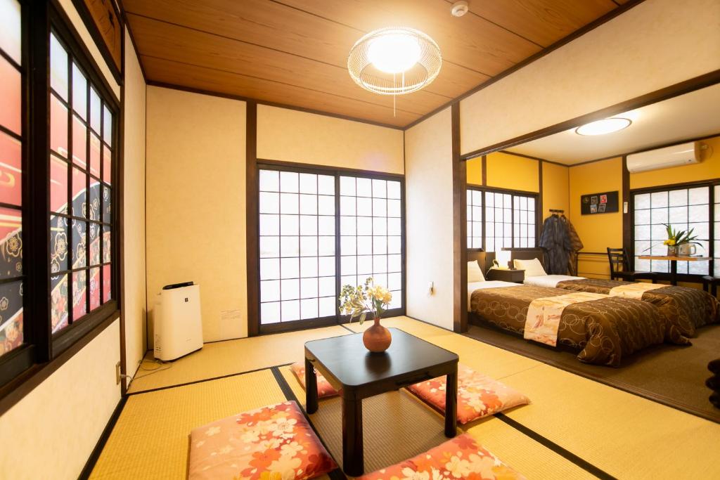 10.湯布院山燈館 (Yufuin Santoukan)