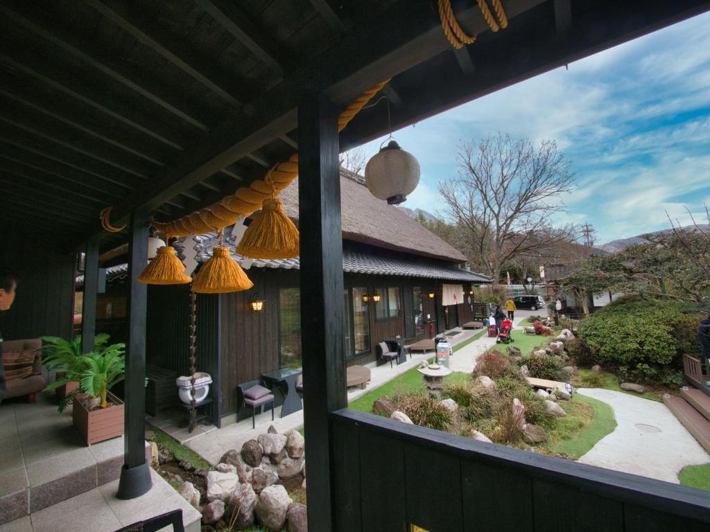 10.湯布院山燈館 (Yufuin Santoukan)