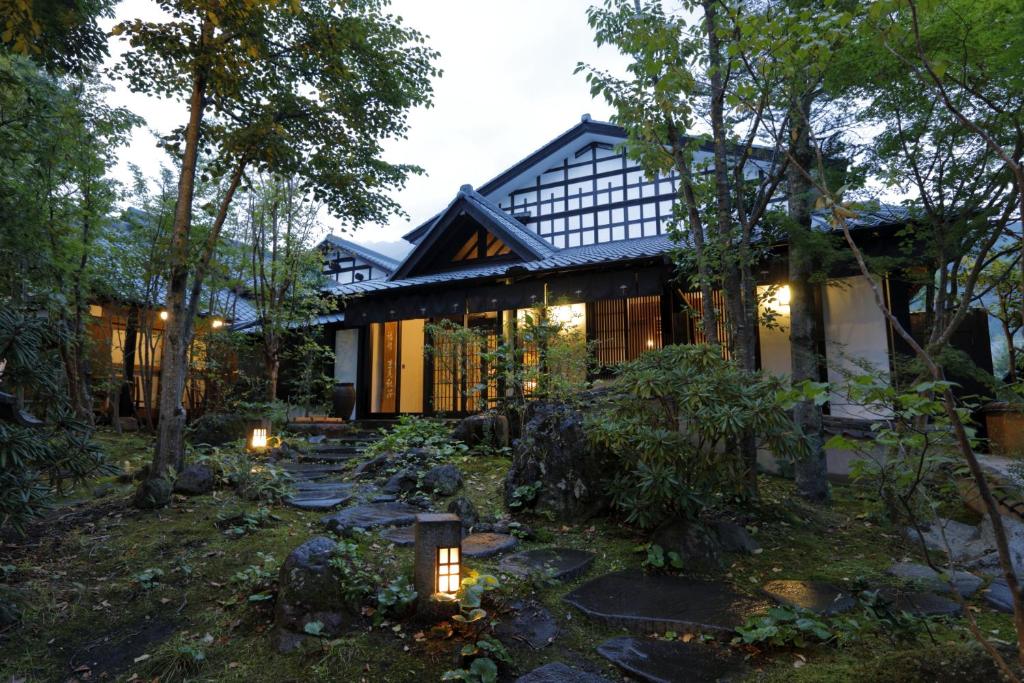 8.草庵秋櫻旅館 (Yufuin Souan Kosumosu)