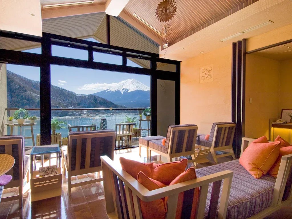 富士山景溫泉酒店推薦 8： 風之露台 kukuna 飯店