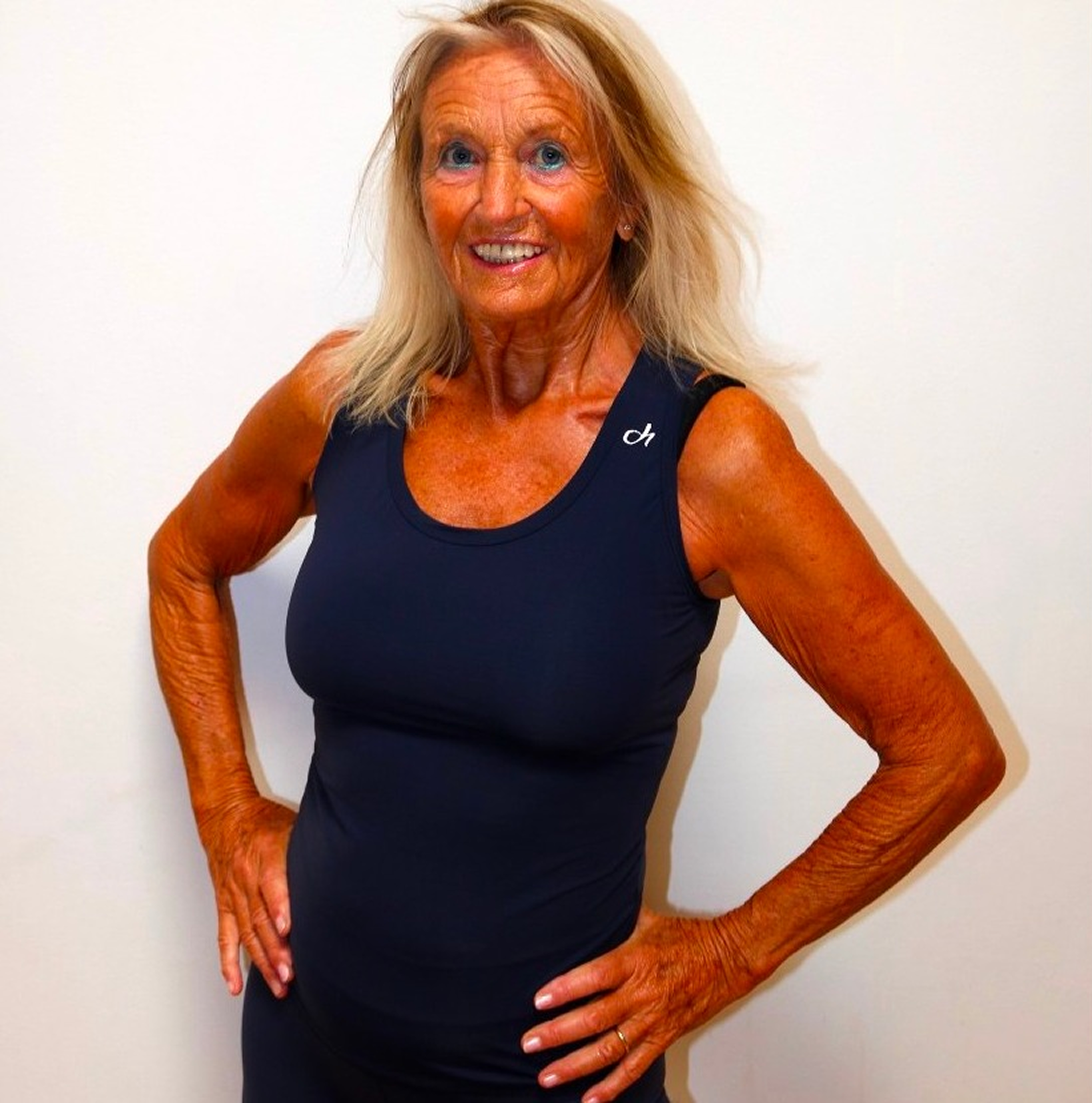 La direttrice della scuola Arte del Movimento e del Respiro, ritratto in abbigliamento sportivo su sfondo neutro