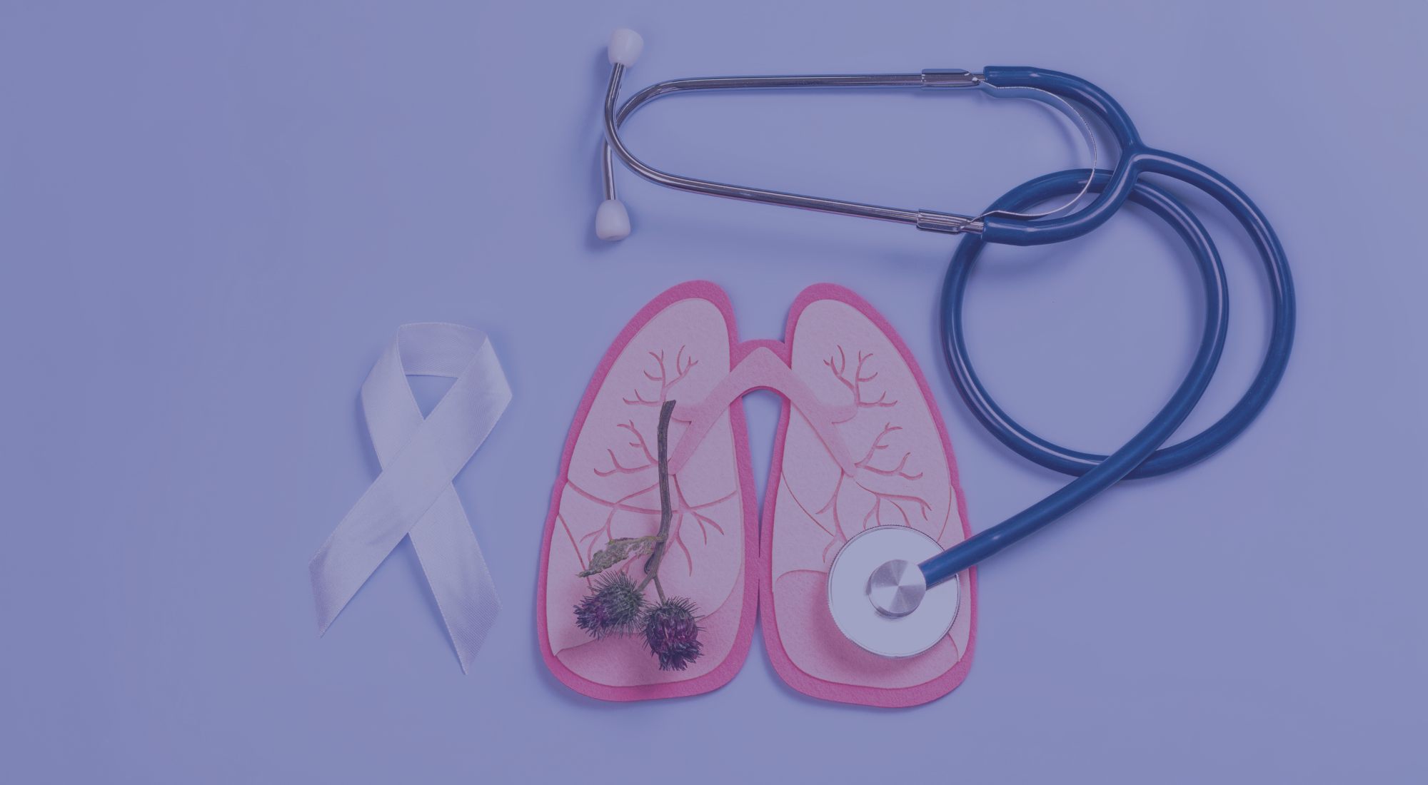 Un stéthoscope ausculte des poumons