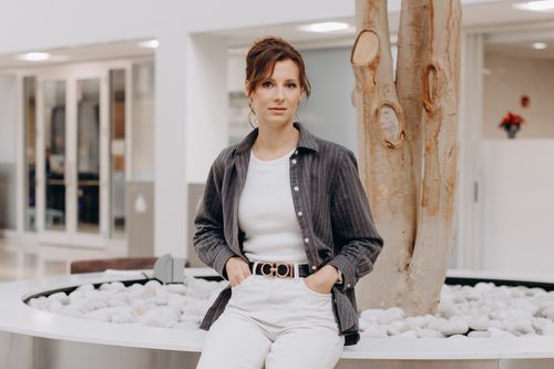 Man shaking hand in team meeting