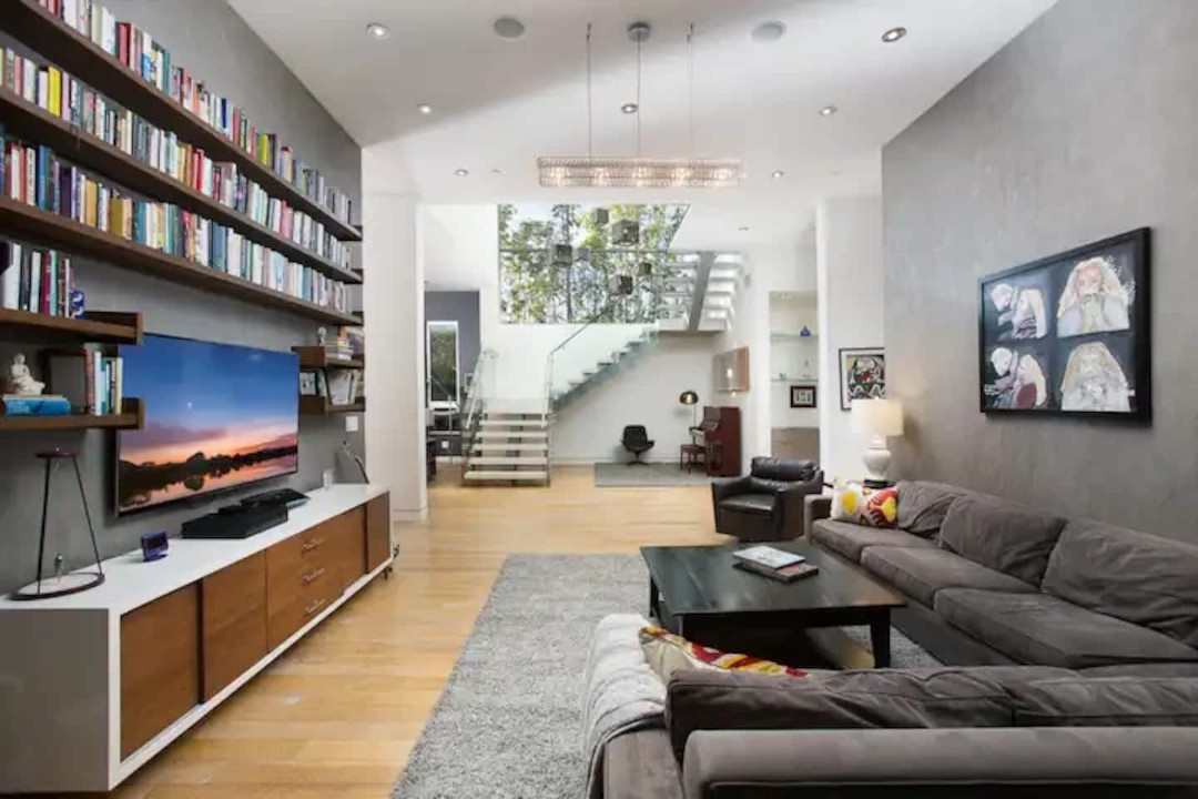 Modern Luxury Rental Home in Los Angeles with Large Open Spaces