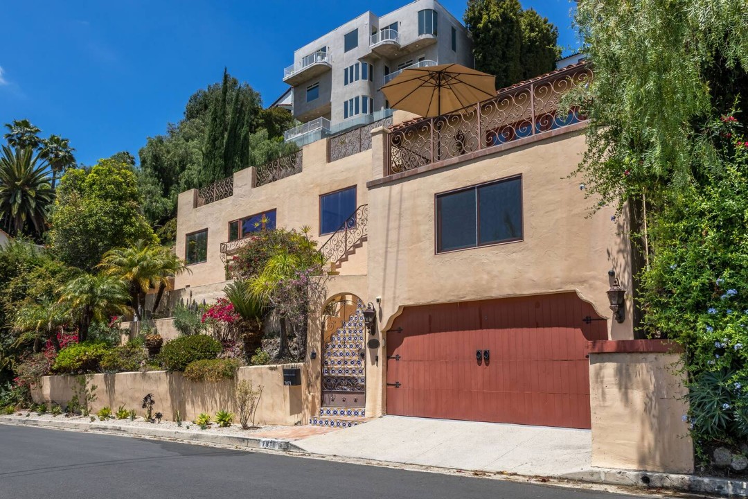Mediterranean style Luxury Rental in Los Angeles with pool