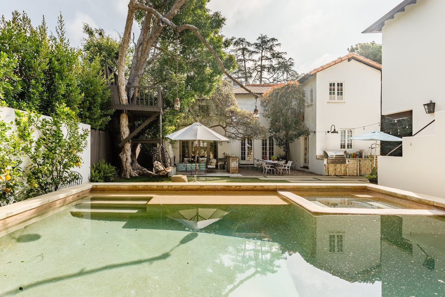 Modern Luxury Rental Home in Los Angeles with Pool
