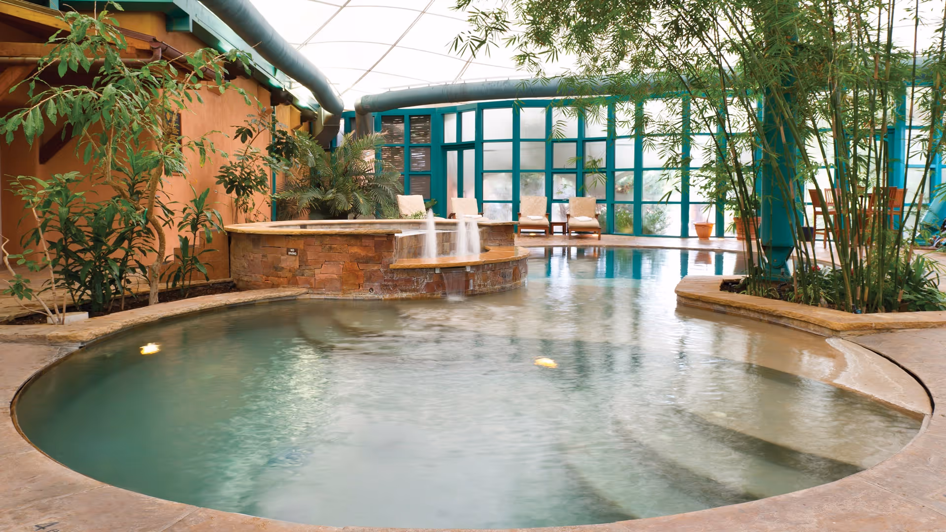 El Monte Sagrado pool