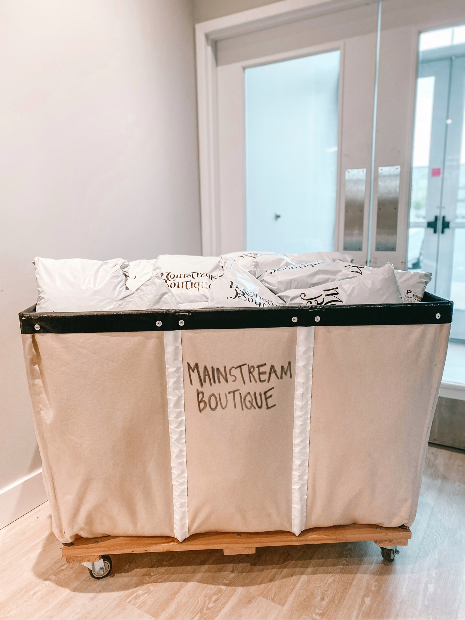 Mainstream Boutique product shipment