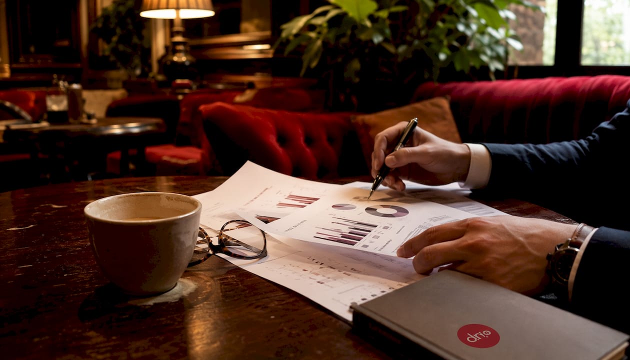 Étude des indicateurs marketing autour d’une table rétro