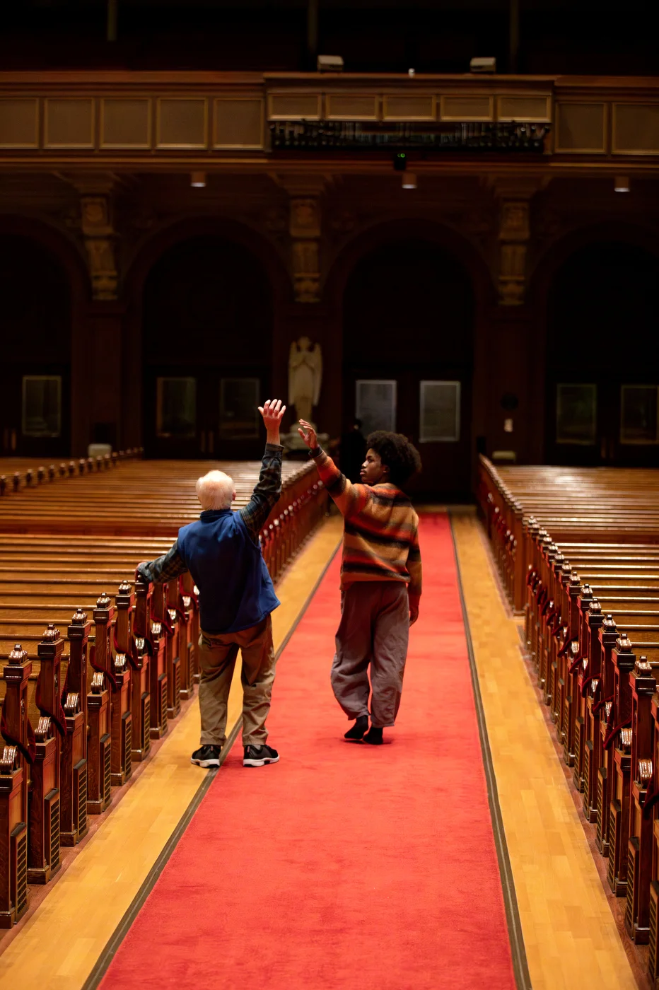 Two dancers in movement. 
