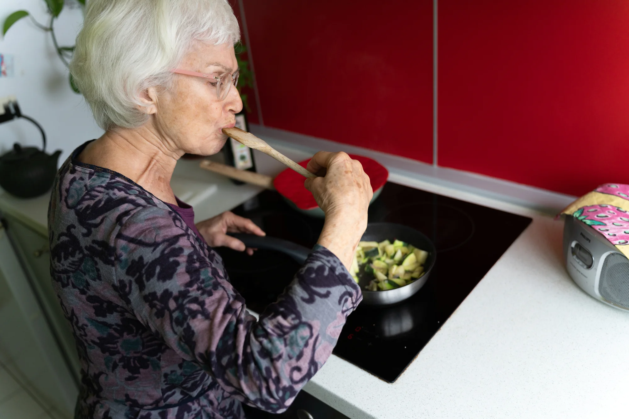 Camille prepares a vegetarian lunch in her kitchen, Toulouse, France 2026.