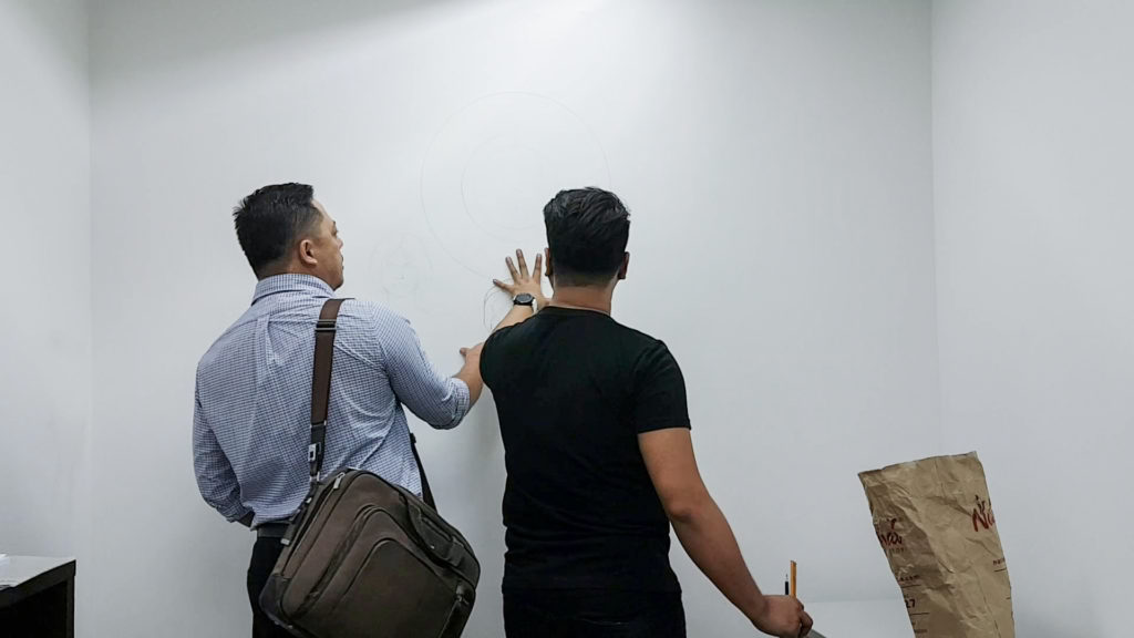 KDCI two people facing wall