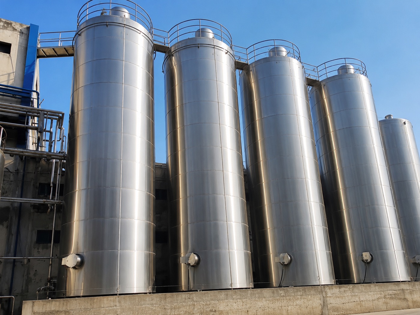 Storage tank farm