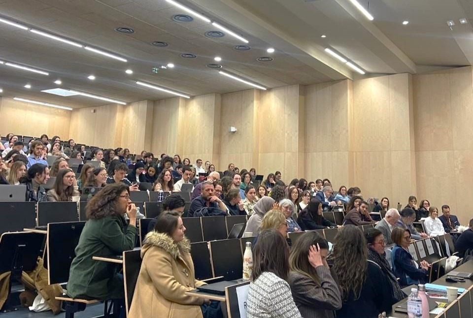 Le vendredi 4 avril 2025, avait lieu la journée d’études organisée par l’antenne stéphanoise d’Albin dédiée à l’expérience carcérale et à ses enjeux. 