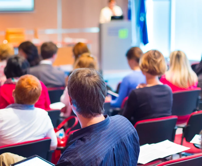 Wanneer je uren registreert in Yoobi voeg je eenvoudig een opmerking toe. 