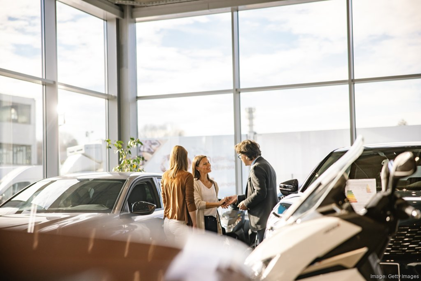 Kundenberatung im Autohaus