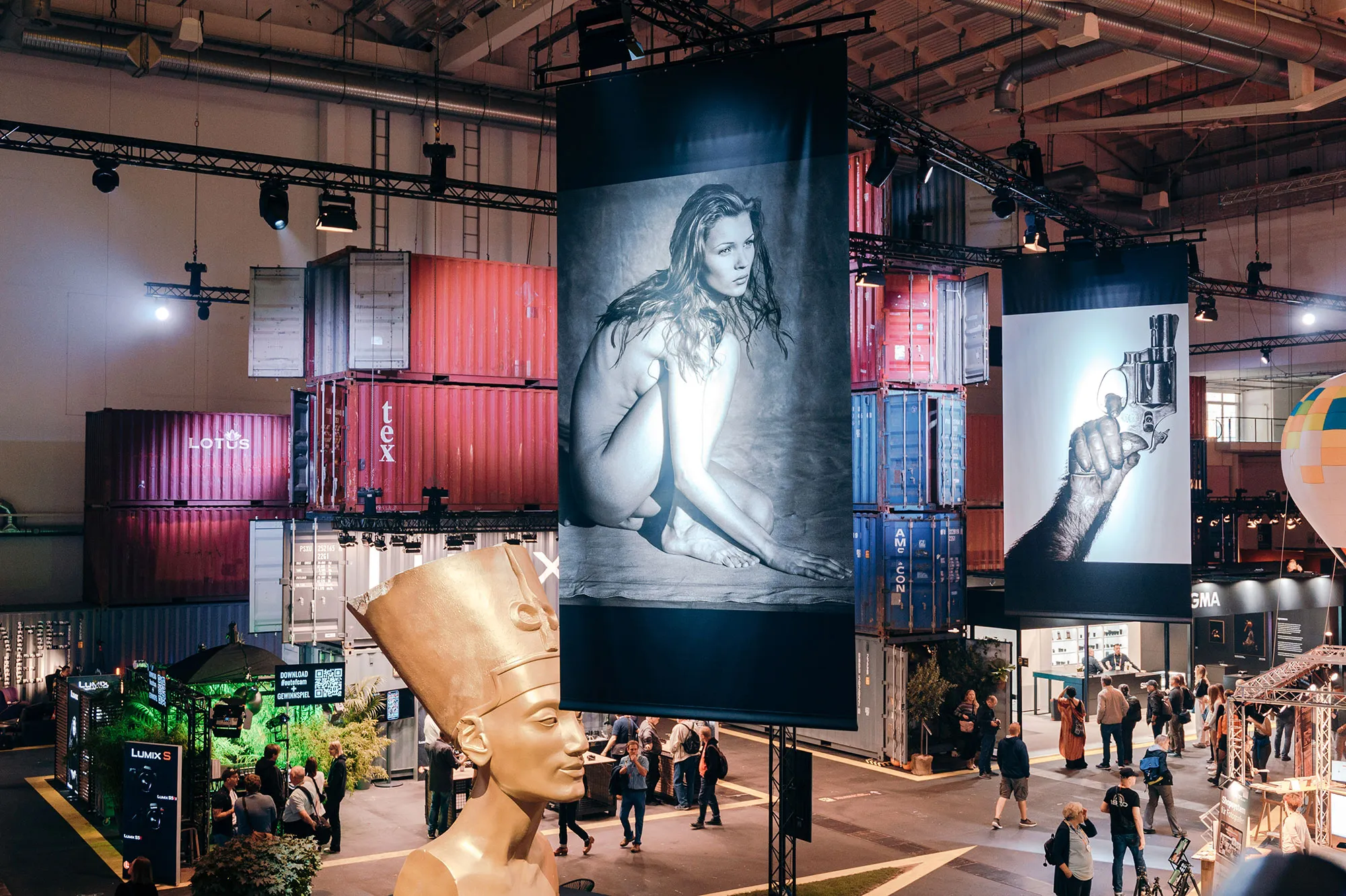 Photopia Messe. Containerkunst.