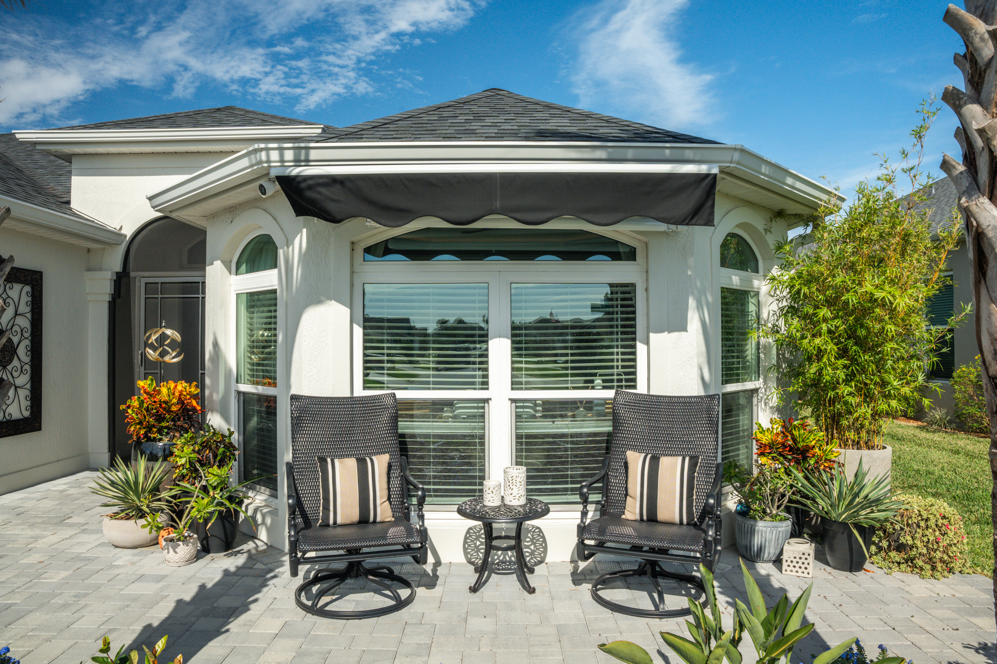 retractable awning