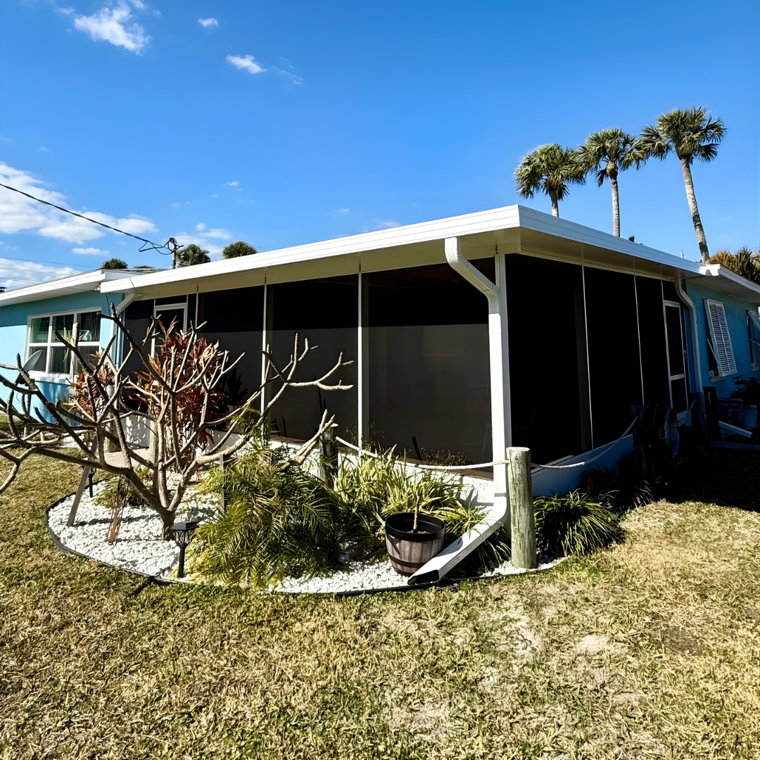 Composite Rooms in Cocoa, FL with insulated roof panels and white aluminum 