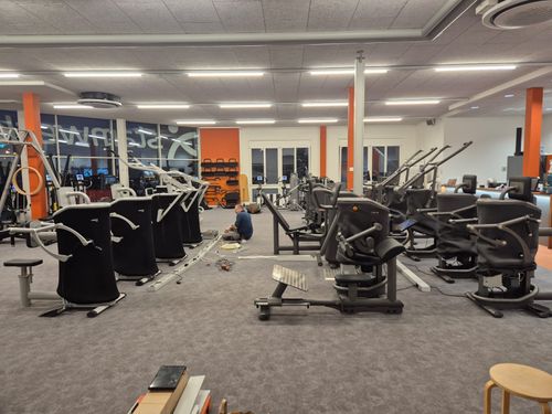 Mitglieder trainieren mit den neuen eGym Kraftgeräten im stamwerk