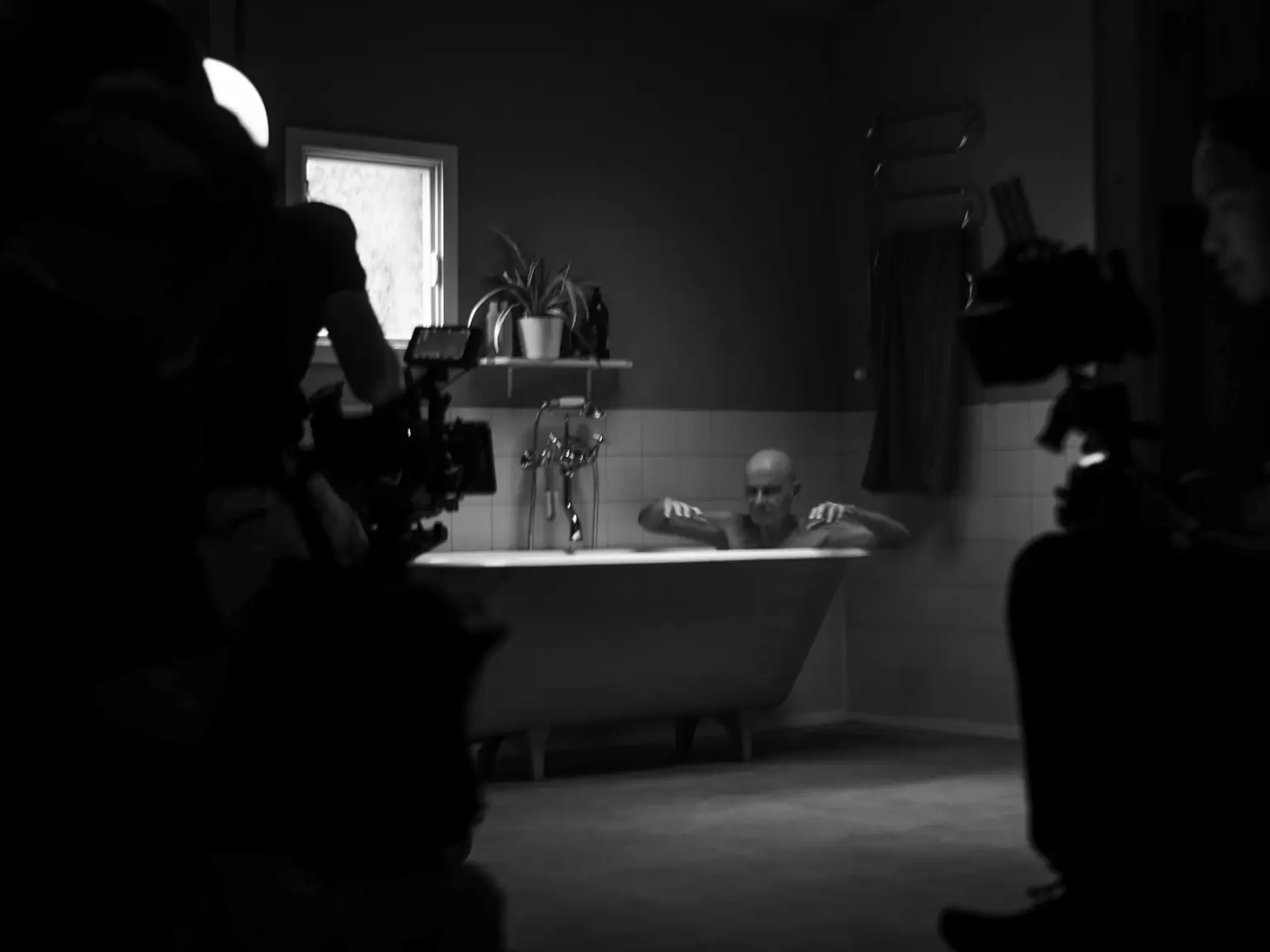 Behind-the-scenes view of the Varmt Vatten bathtub scene