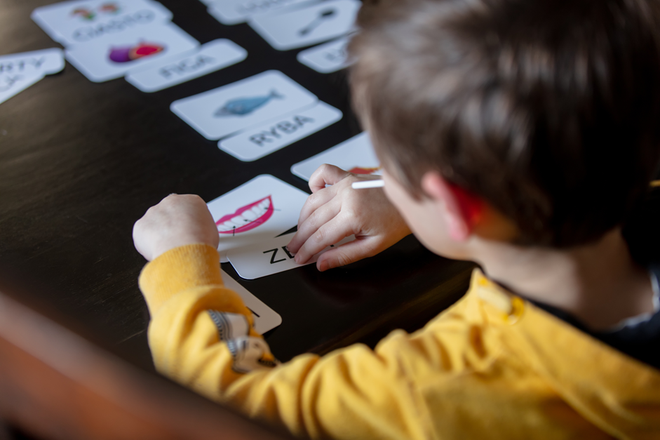 Above and Beyond Therapy explains that tact in ABA can serve as a bridging skill.