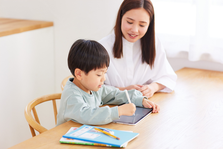 Does ABA therapy replace school? Above and Beyond Therapy recommends integrating ABA into school.