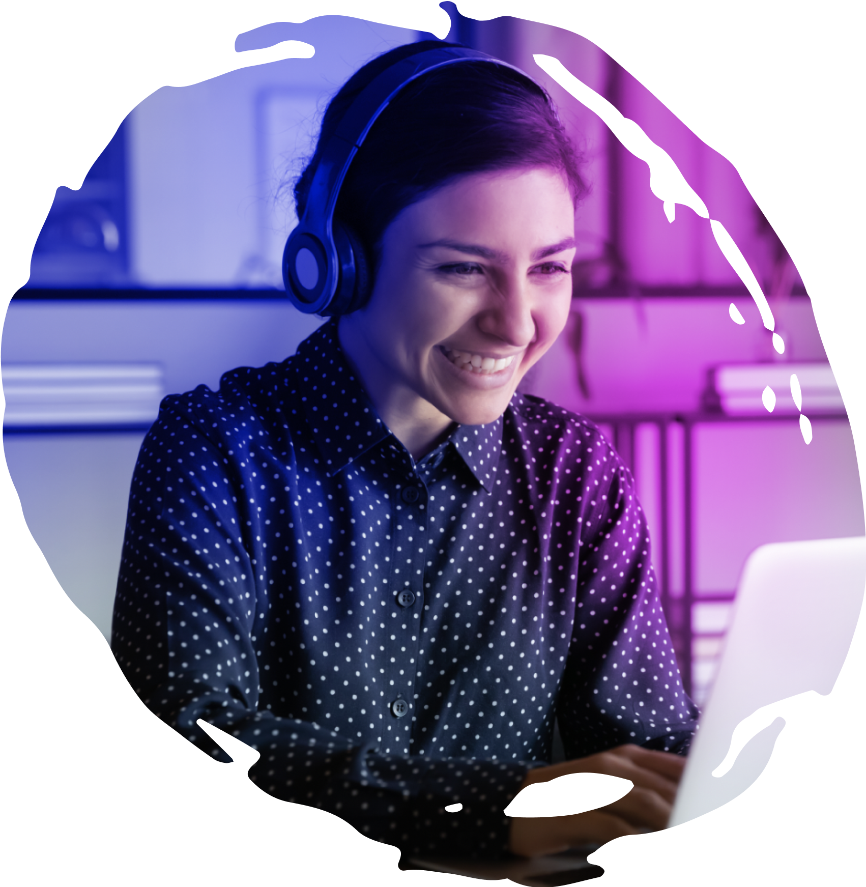 A woman participating in a virtual learning program