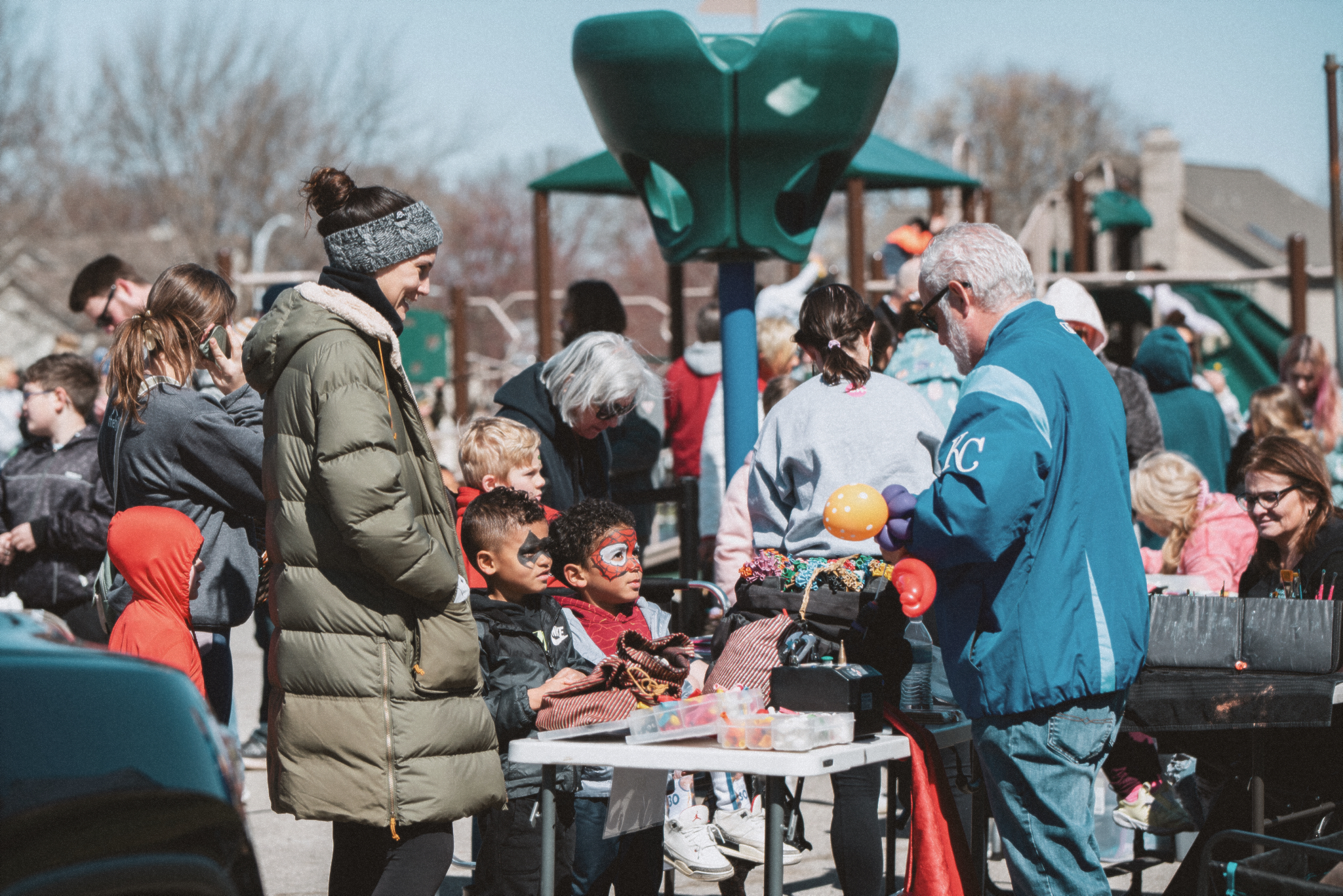 An image of the Olathe Campus congregation enjoying an event outdoors. 
