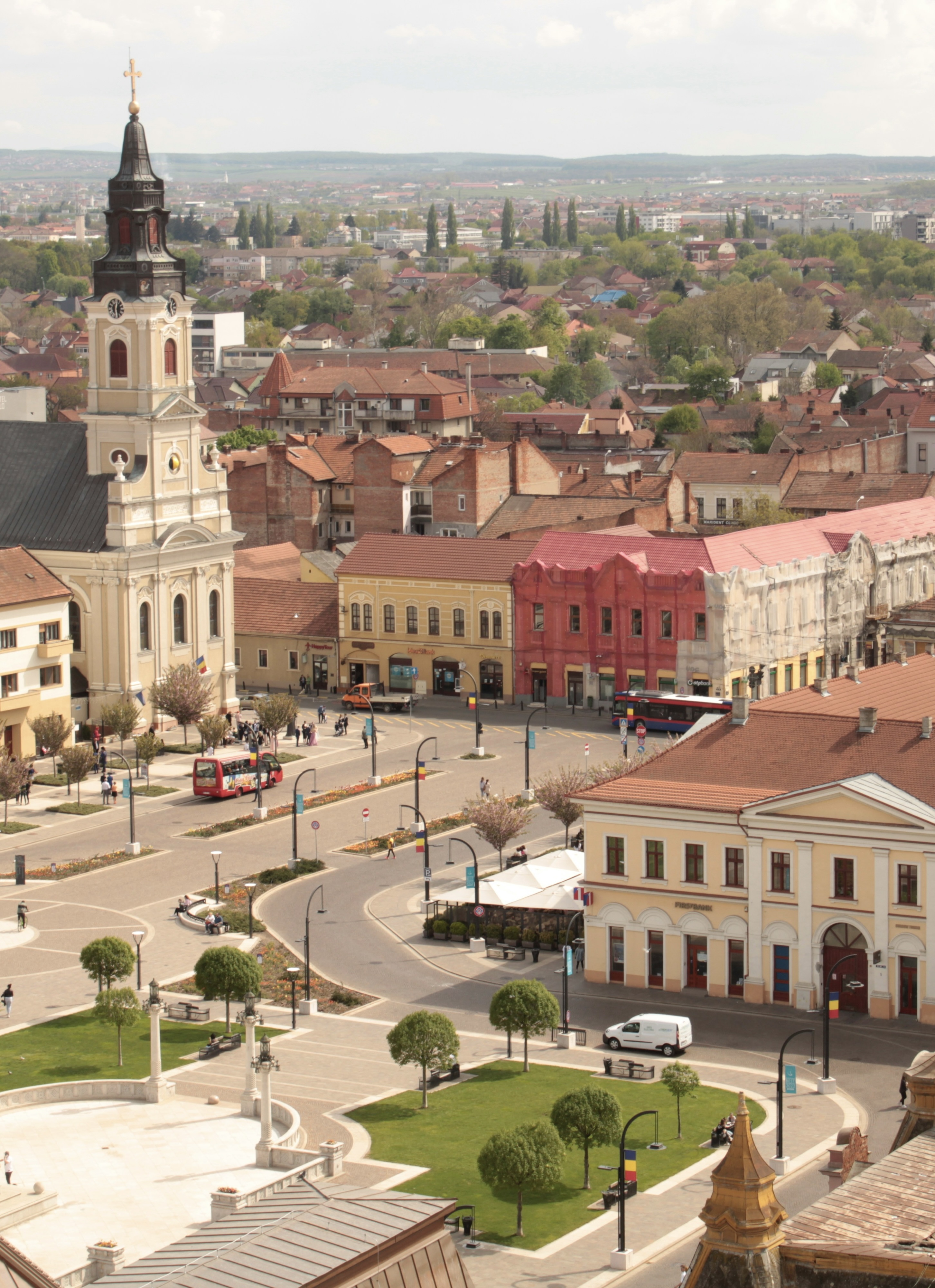 An aerial view of a city in Romania.

Credit: theo-lonic-DMXykSxXxcE-unsplash