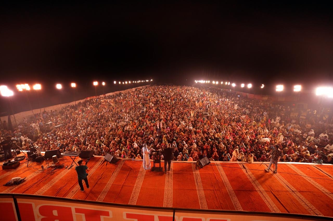 Crowd views of the crusade in Pakistan 